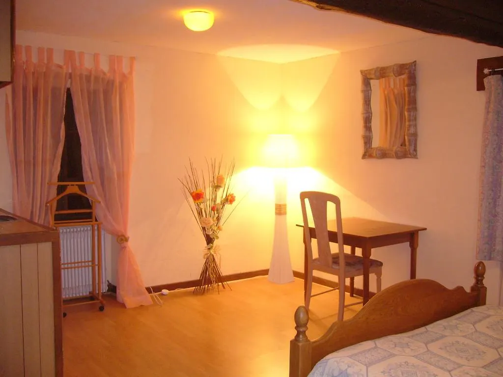 Hotel Saint Verny Villeneuve-d'Allier 0*,  France